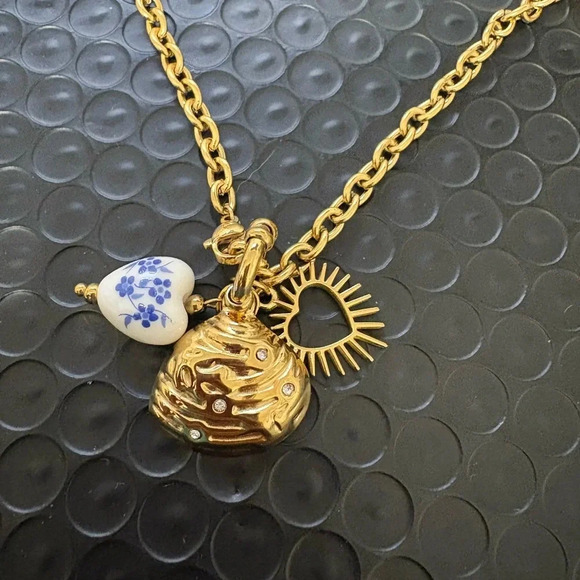 Tri charmed necklace - Picture 5 of 7